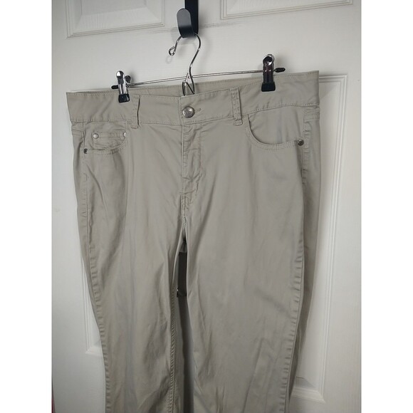 Lee Riders Woman 18P Brown Khaki Mid Rise 5 Pocket Pants Straight Leg - Picture 2 of 12